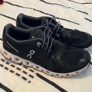 On Cloud size 8 womens shoes